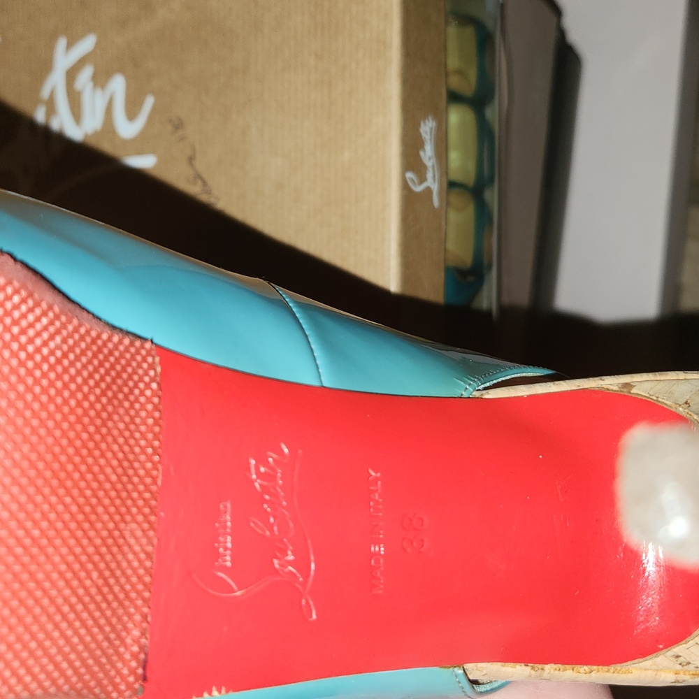 Christian Louboutin - Picture 5 of 6